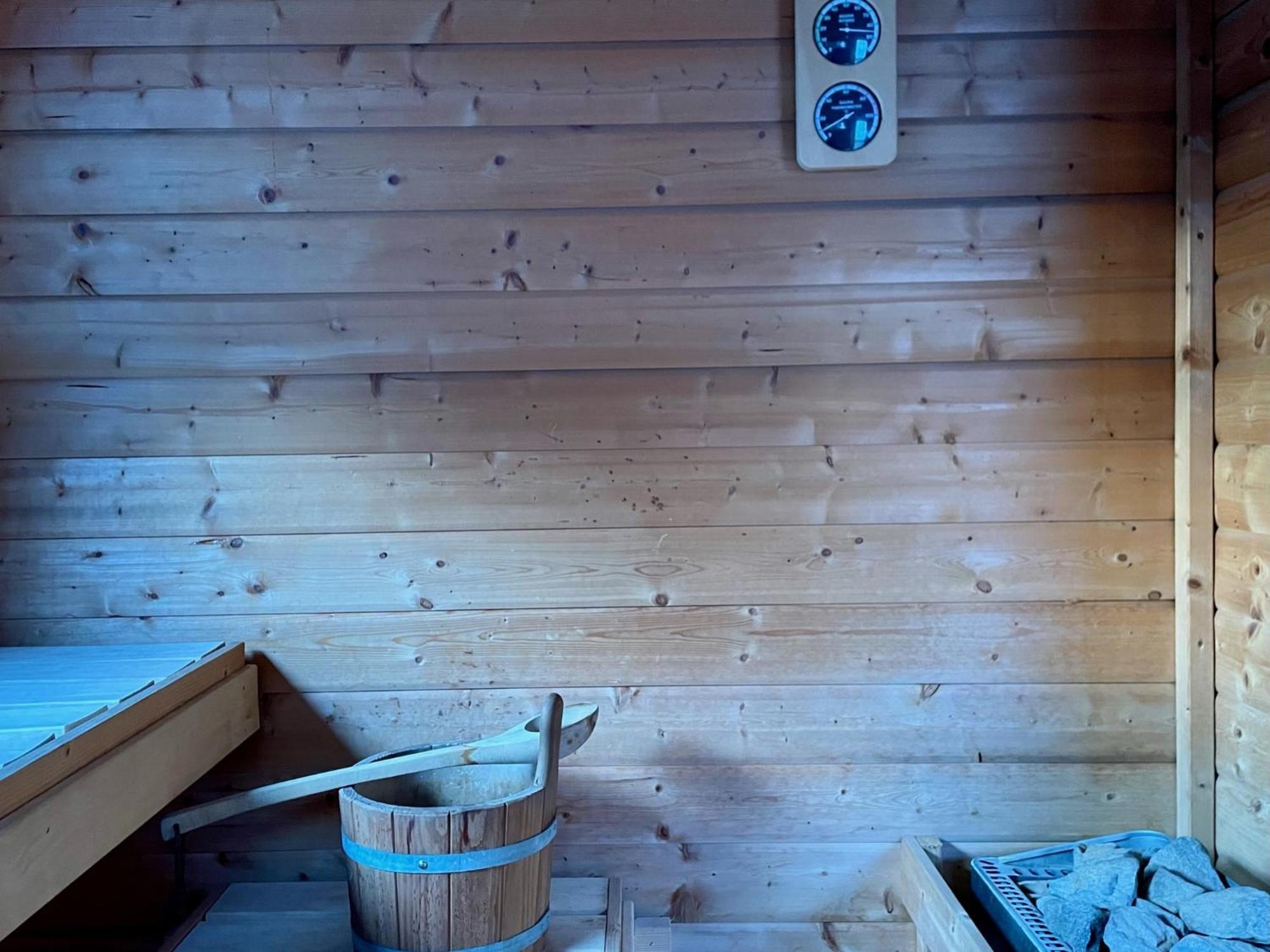 Modernes Holzhaus Im Skandinavischen Stil Mit Sauna, Garten Und 2 Katzen Norderstedt Esterno foto