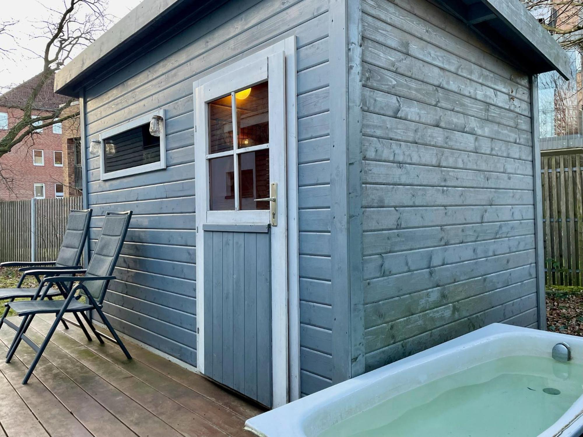 Modernes Holzhaus Im Skandinavischen Stil Mit Sauna, Garten Und 2 Katzen Norderstedt Esterno foto