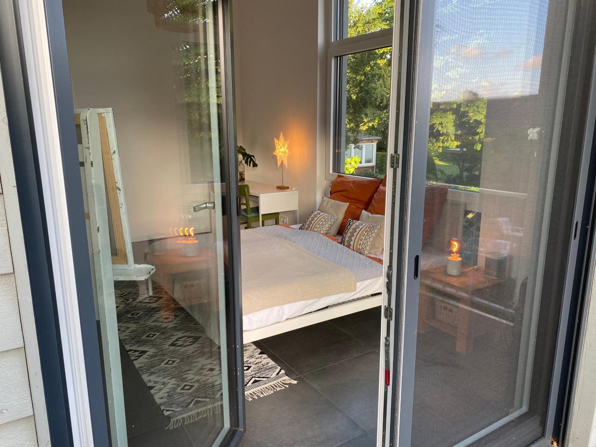 Modernes Holzhaus Im Skandinavischen Stil Mit Sauna, Garten Und 2 Katzen Norderstedt Esterno foto